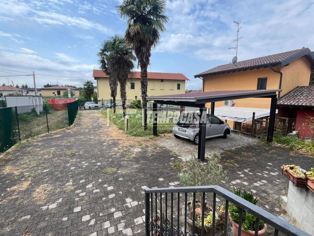 Villa a Cardano al campo in Via Vincenzo Bellini 62 - Foto 4