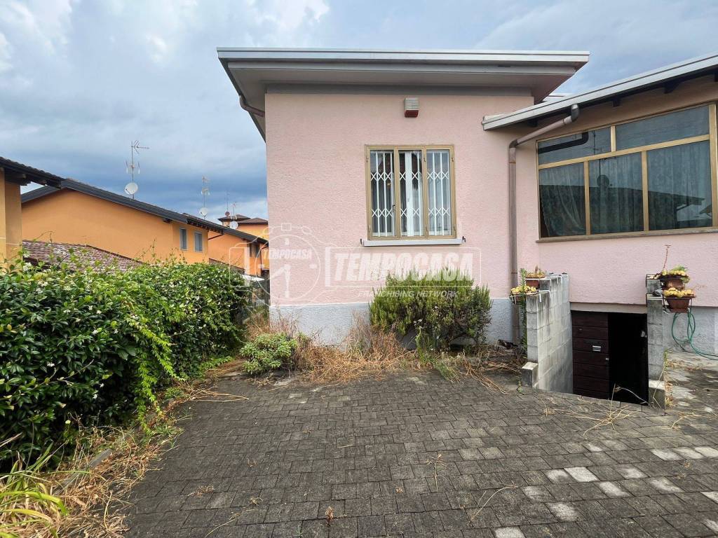 Villa a Cardano al campo in Via Vincenzo Bellini 62 - Foto 5