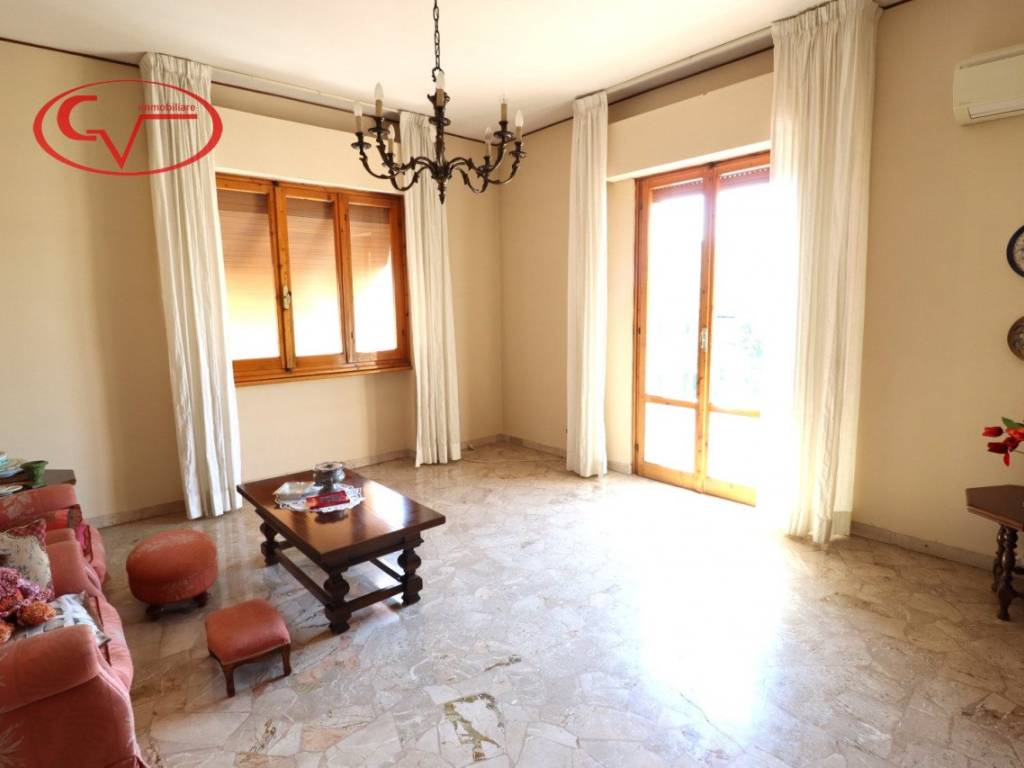 Appartamento a Montevarchi in Via Vincenzo Bellini - Foto 2