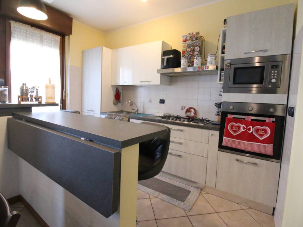 Appartamento a Caronno pertusella in Vicolo Sant'Ambrogio, 55 - Foto 2