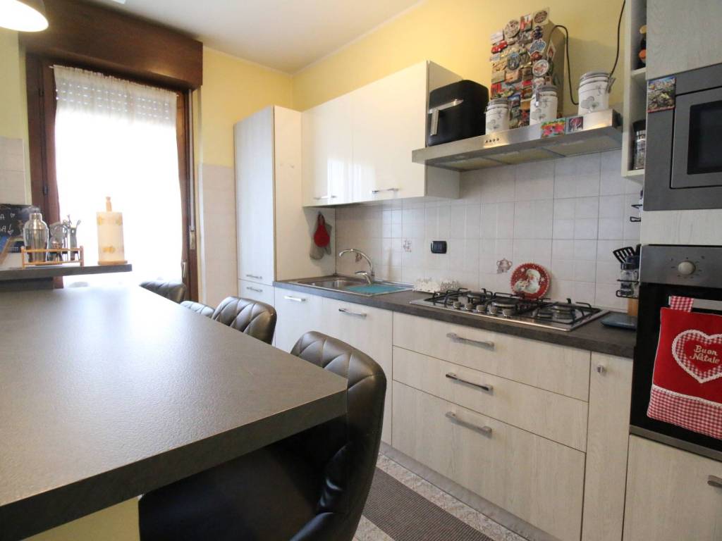 Appartamento a Caronno pertusella in Vicolo Sant'Ambrogio, 55 - Foto 3