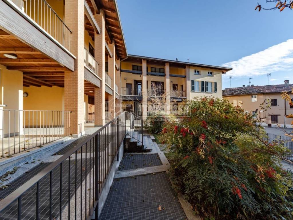 Appartamento a Cassago brianza in Via Vittorio Veneto 11 - Foto 2