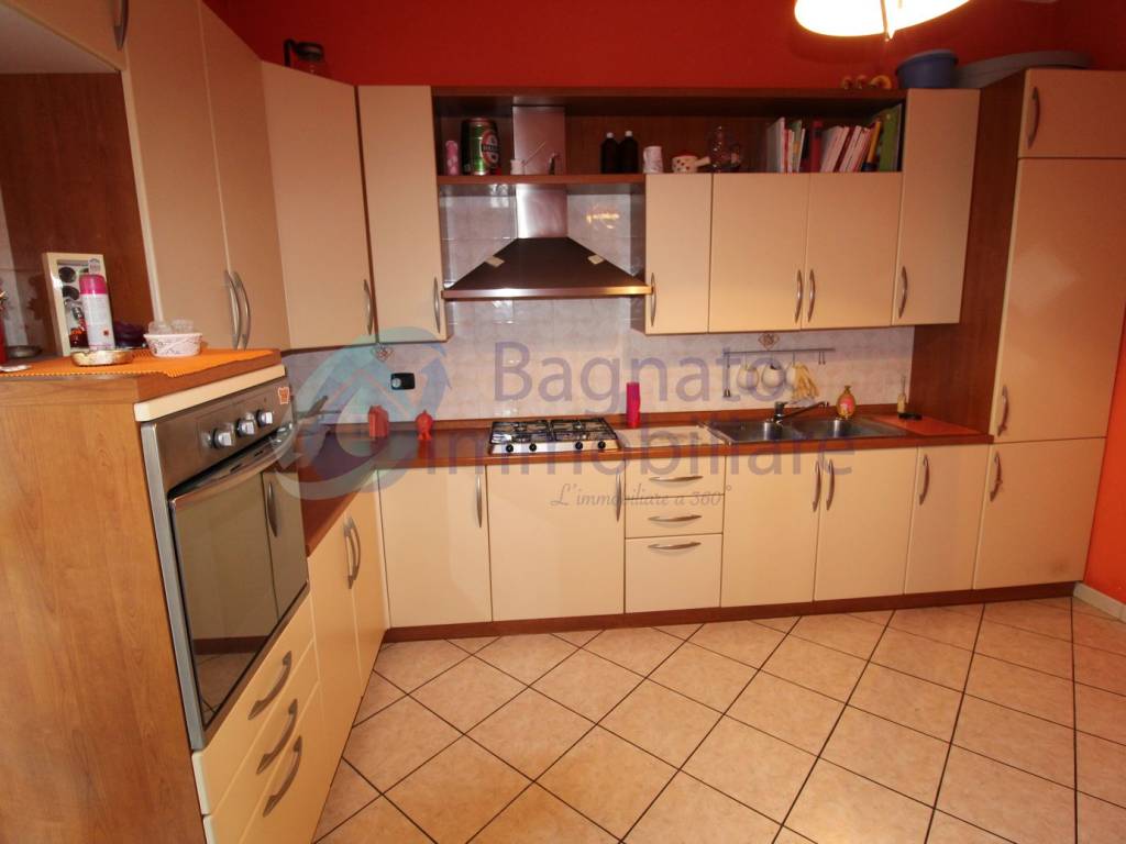 Appartamento a Novara in Viale Giulio Cesare, 138 - Foto 2