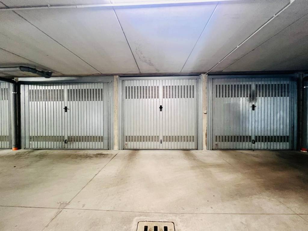 Box / garage a Cabiate in Via Ferdinando Anderloni, 44 - Foto 2