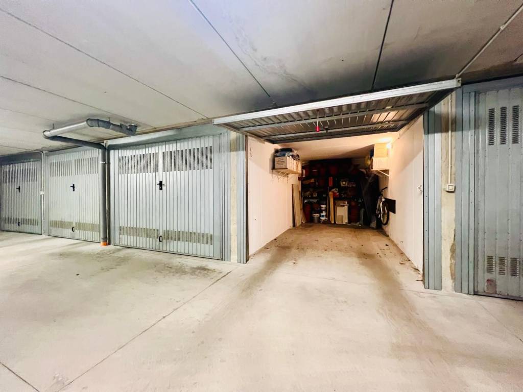 Box / garage a Cabiate in Via Ferdinando Anderloni, 44 - Foto 3