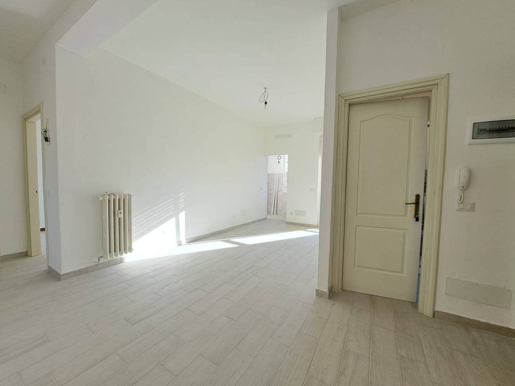 Appartamento a Tradate in Via Giuseppe Garibaldi, 8 - Foto 3