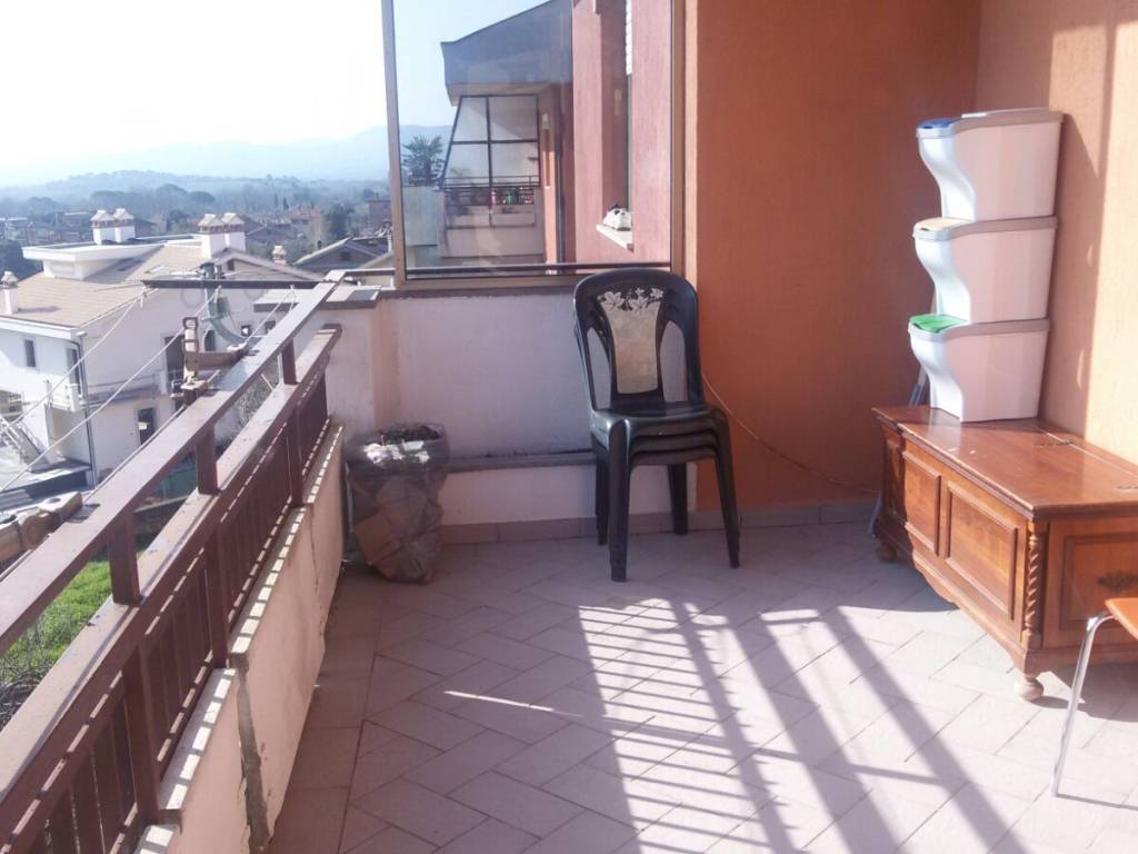 Appartamento a Ronciglione in Viale 5 Giugno - Foto 2