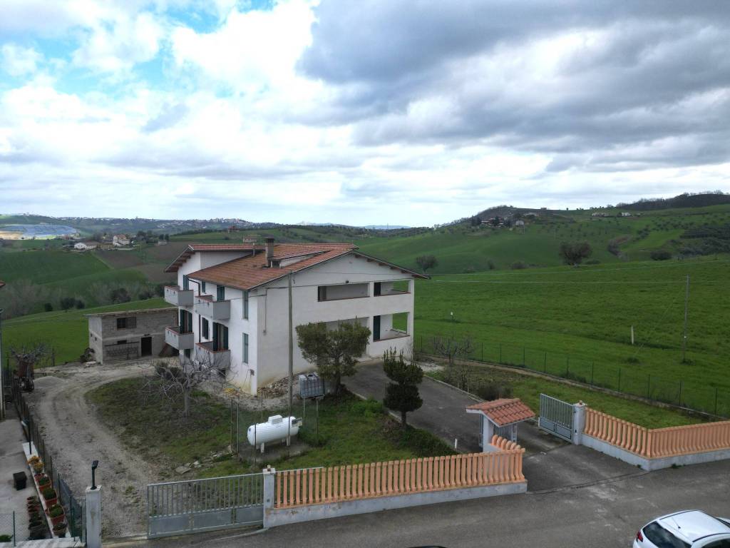 Casa indipendente a Bellante in Strada Comunale Sant'Arcangelo Penna Alta - Foto 2