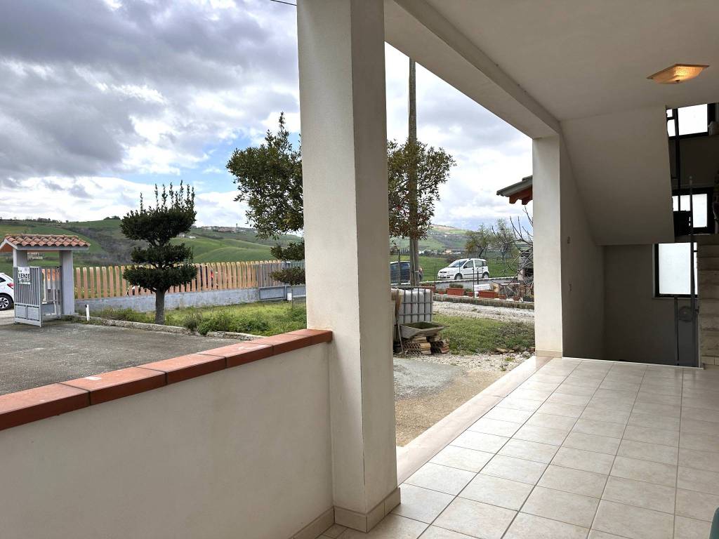 Casa indipendente a Bellante in Strada Comunale Sant'Arcangelo Penna Alta - Foto 3