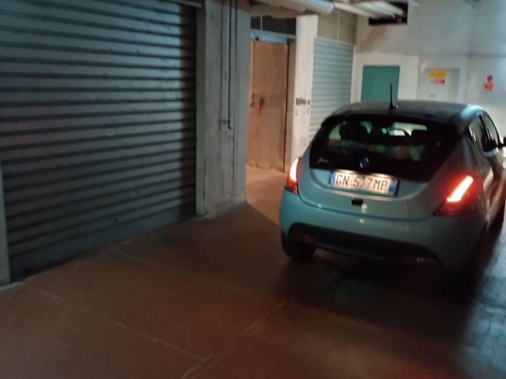Box / garage a Genova in Via Emilio Salgari - Foto 2