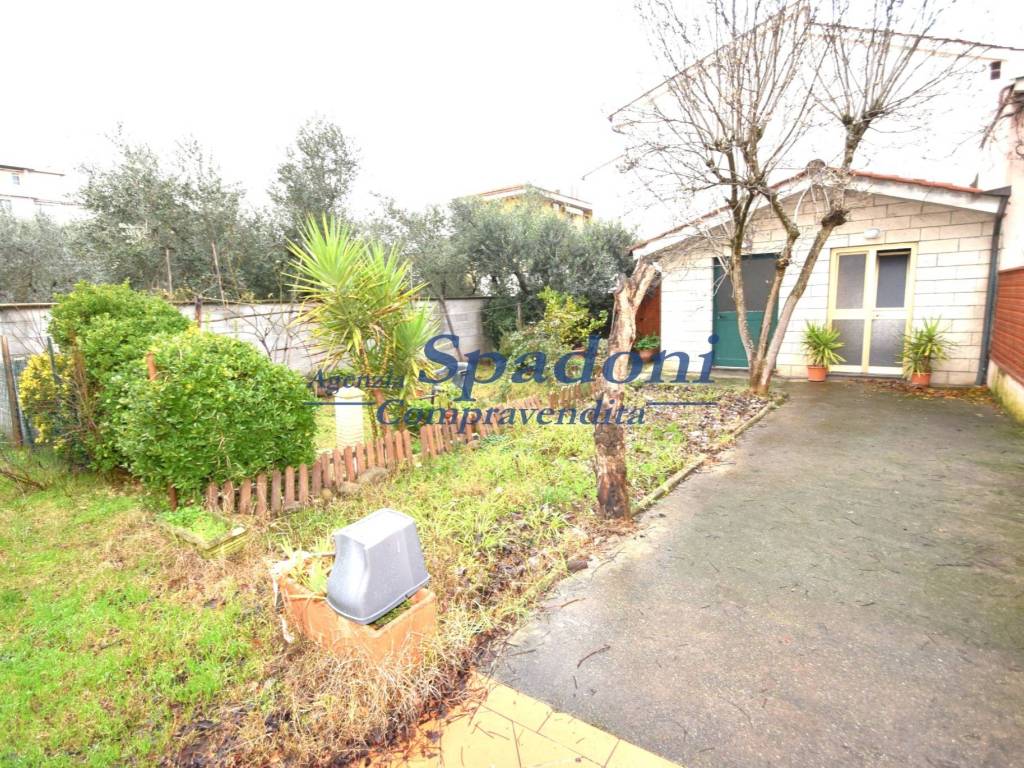 Villa a Montecatini-terme in Via Po, 13 - Foto 2