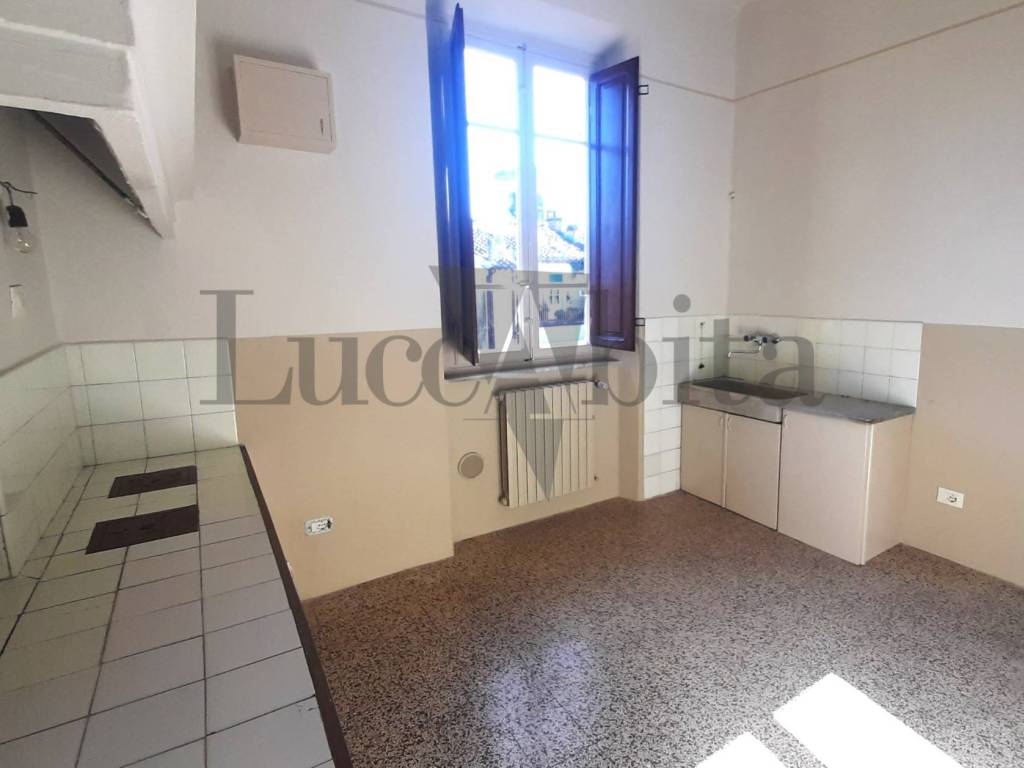 Appartamento a Lucca in Piazza S.Francesco, 18 - Foto 2