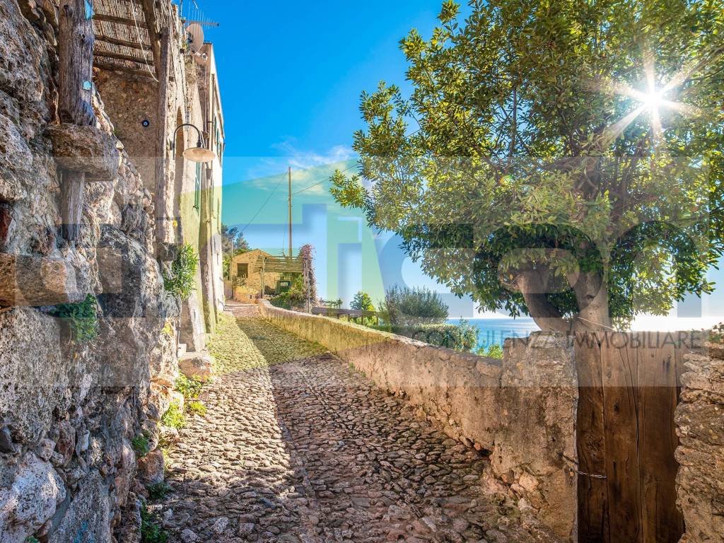 Rustico / casale a Borgio verezzi in Via alla Chiesa, 47 - Foto 2