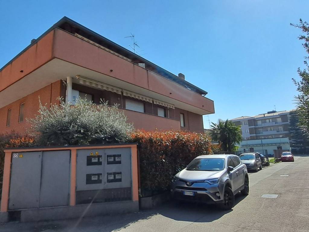 Appartamento a Saronno in Via Bergamo, 116 - Foto 2