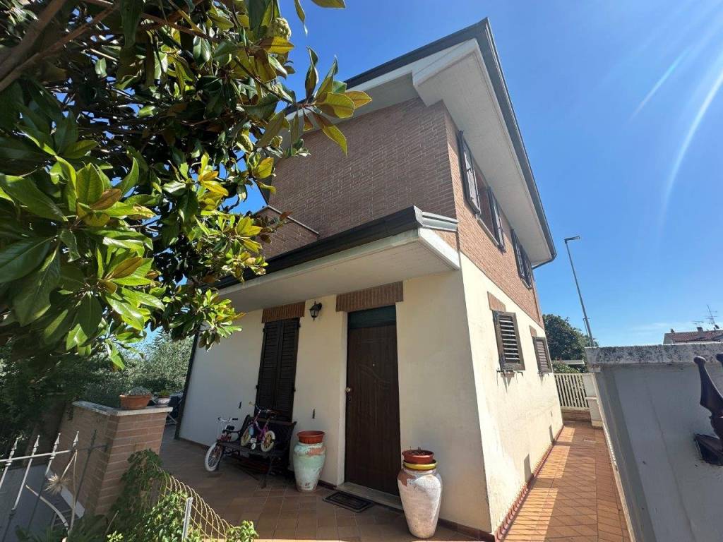 Villa a Civitanova marche in Via del Casone O Molino, 67 - Foto 2