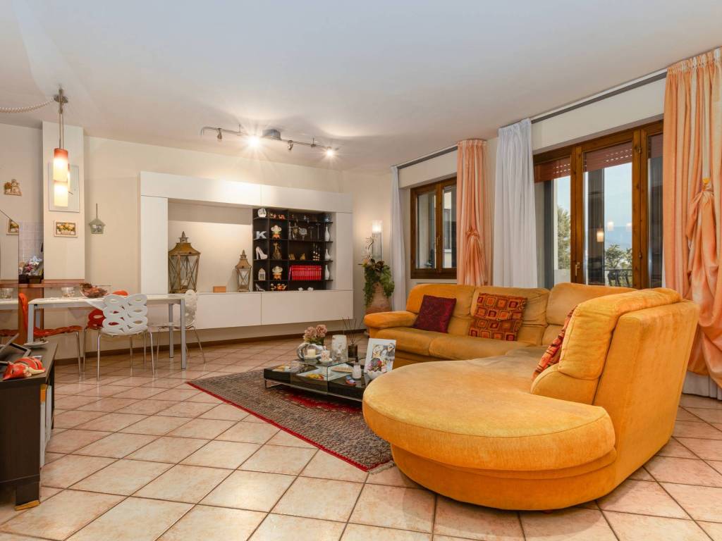 Appartamento a Prato in Via del Pino - Foto 2