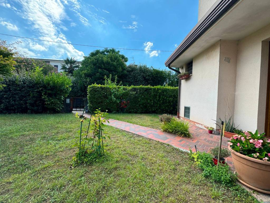 Villa a Castelfranco veneto in Via Ugo Morello - Foto 2
