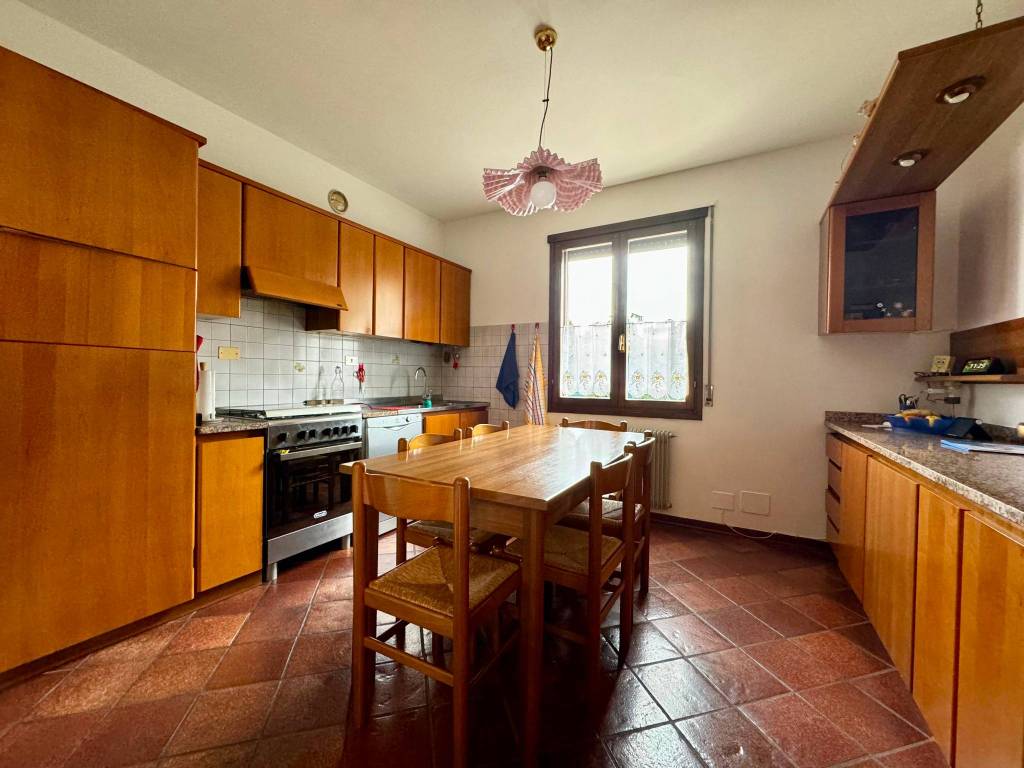 Villa a Castelfranco veneto in Via Ugo Morello - Foto 4