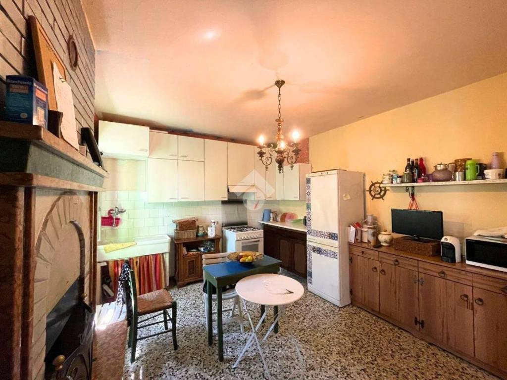 Rustico / casale a Caprino veronese in PIAZZA STRINGA, 13 - Foto 4