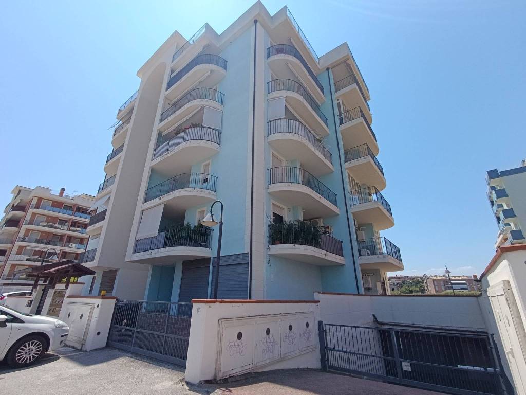 Appartamento a Alba adriatica in Via Saverio De Santis, 7 - Foto 2
