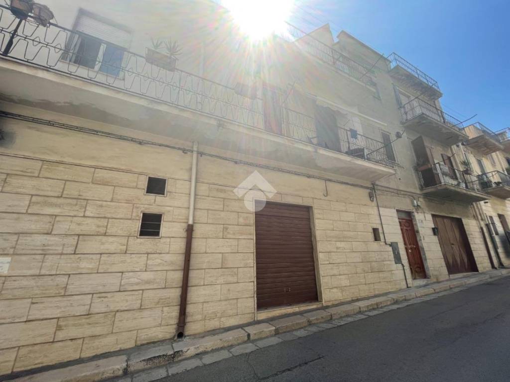 Palazzo / stabile a Canosa di puglia in Via Giovanni Duprè, 11 - Foto 2