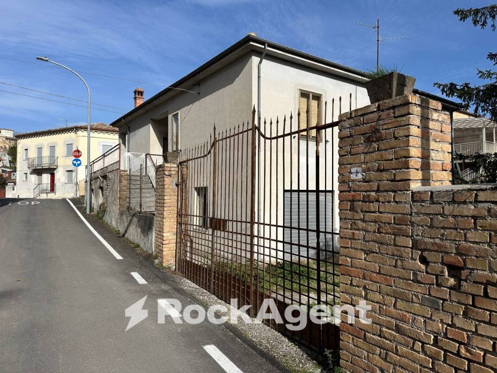 Villa a Torre de' passeri in Via G. Garibaldi, 205 - Foto 4