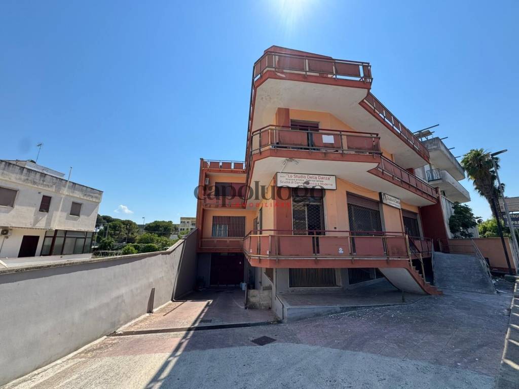 Palazzo / stabile a Campi salentina in Via Lecce - Foto 2