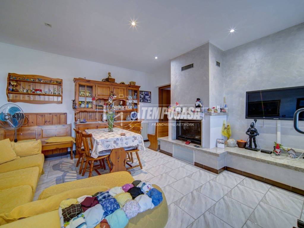 Villa a Besnate in Via piaggio 43 - Foto 2