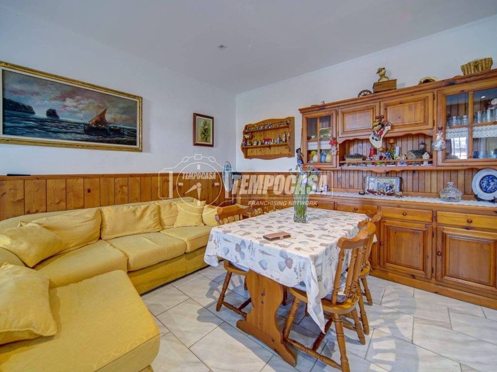Villa a Besnate in Via piaggio 43 - Foto 3
