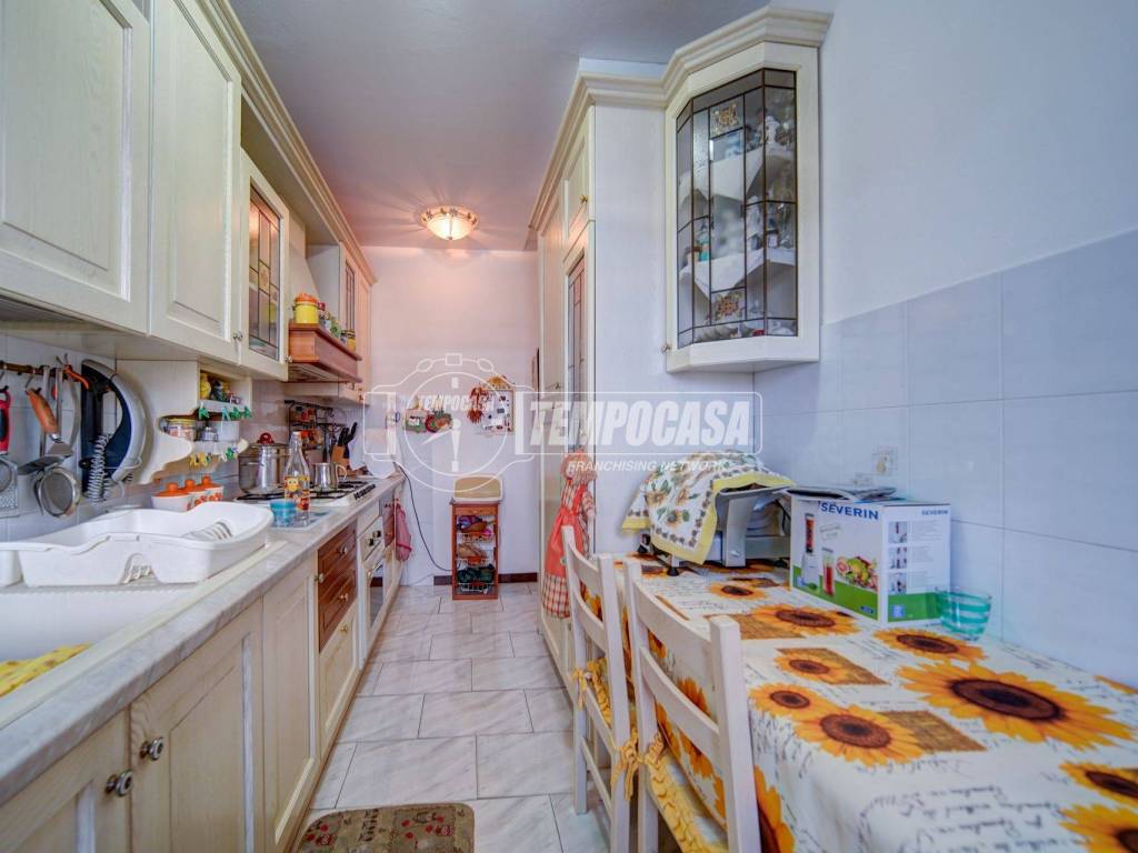 Villa a Besnate in Via piaggio 43 - Foto 4