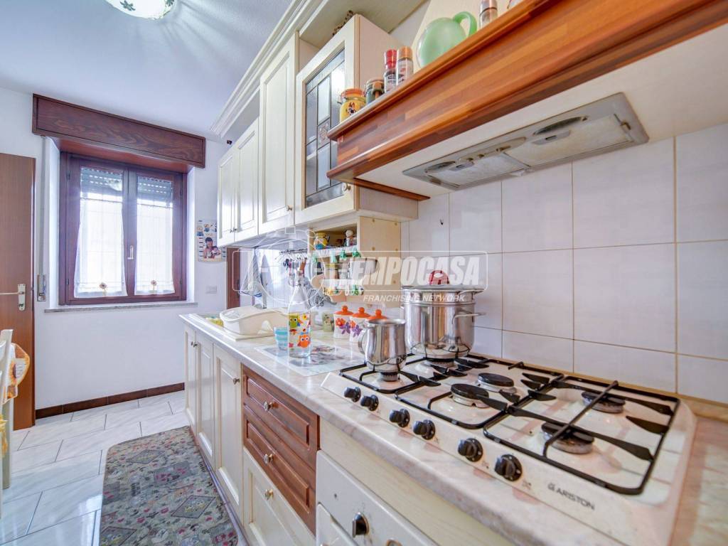 Villa a Besnate in Via piaggio 43 - Foto 5