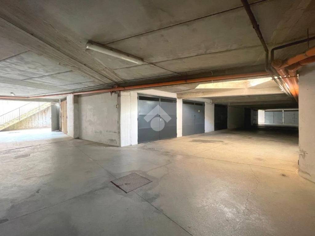 Box / garage a Canosa di puglia in Via Giovanni Falcone, 123 - Foto 4