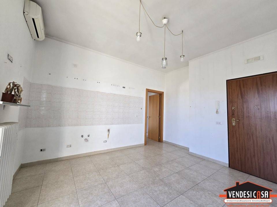 Appartamento a Adelfia in Via S. Tenente M. De Santis 16 - Foto 2