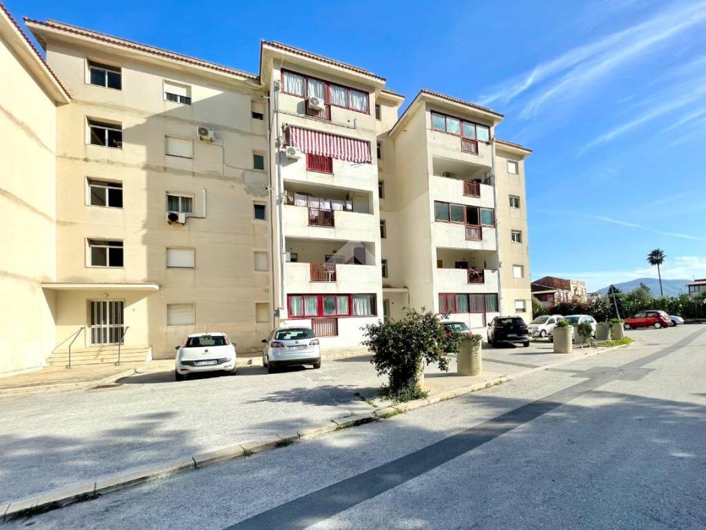 Appartamento a Castellammare del golfo in Piazzale Rovigo, 7 - Foto 2