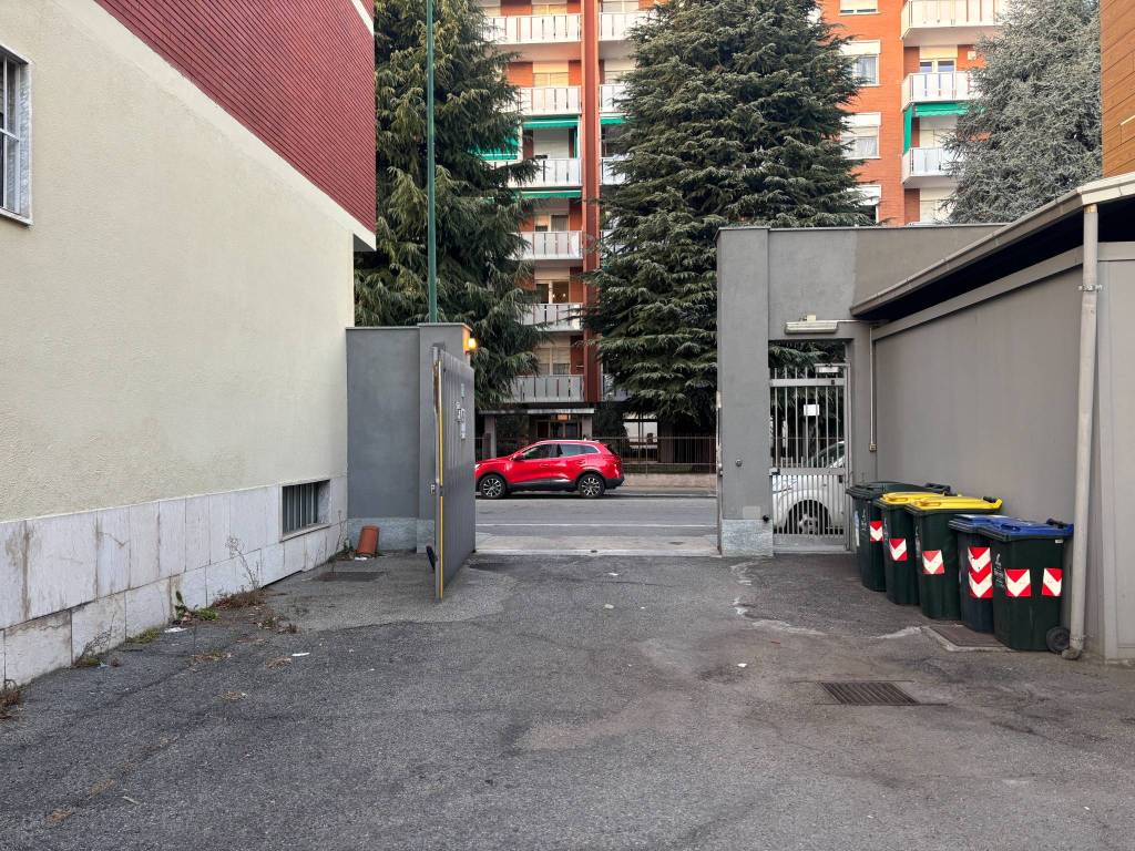 Box / garage a Torino in Via Chambery, 81 - Foto 2