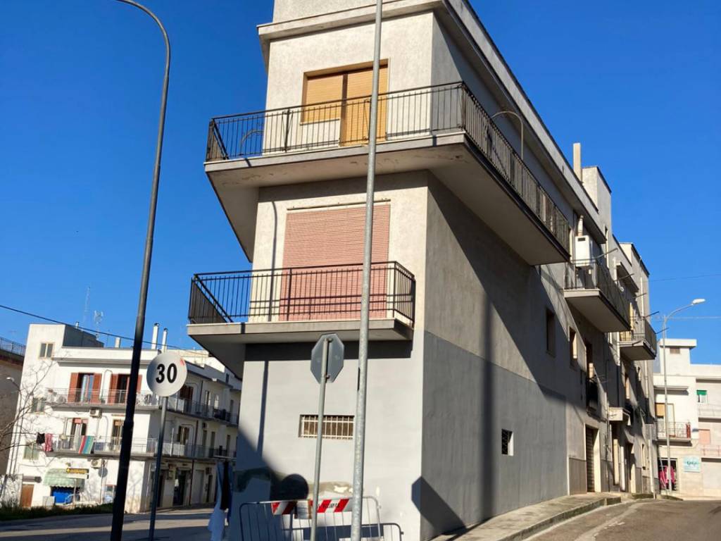 Palazzo / stabile a Ceglie messapica in Via Antonio Gramsci - Foto 2