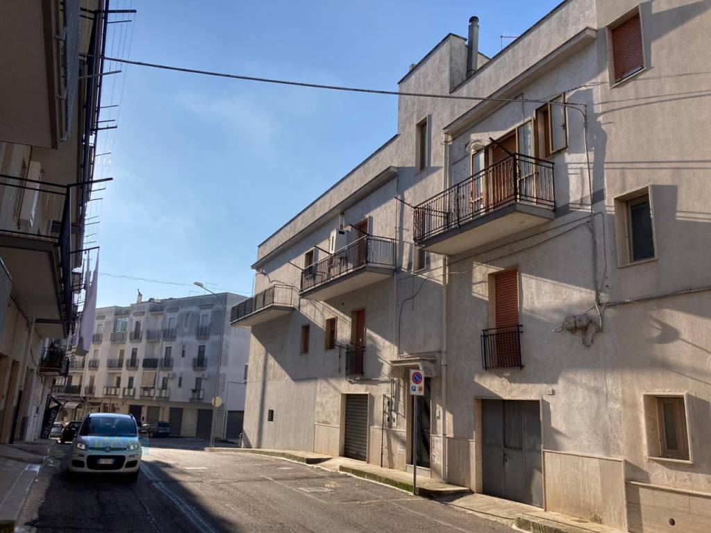 Palazzo / stabile a Ceglie messapica in Via Antonio Gramsci - Foto 3