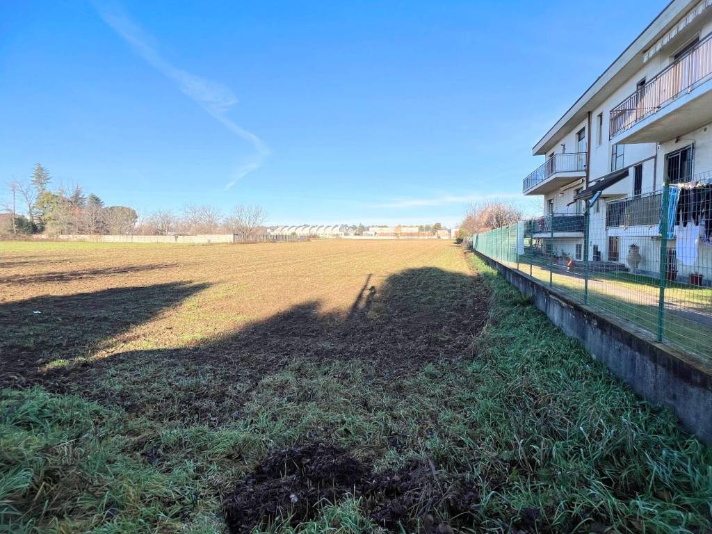 Terreno a Gorla maggiore in Via Sabotino - Foto 2