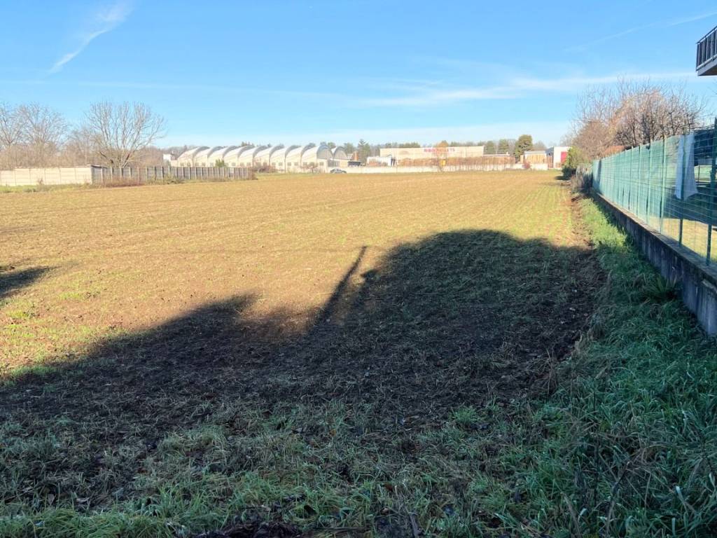 Terreno a Gorla maggiore in Via Sabotino - Foto 3
