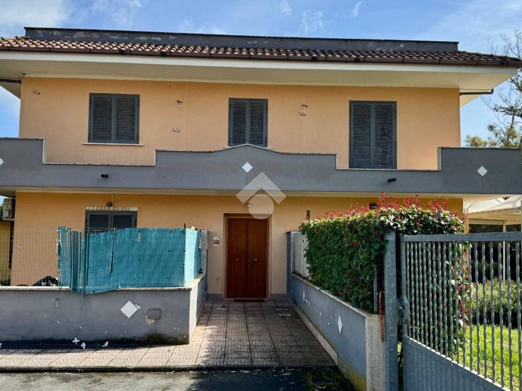 Appartamento a Latina in Ex Consorzio Macchia Grande Strada Macchia Grande, 35 - Foto 2