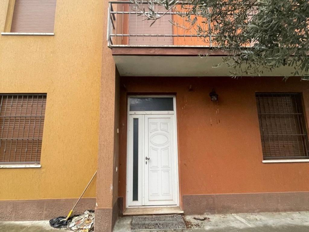 Villa a Mirandola in Via Don Alberto Fedozzi, 8 - Foto 2