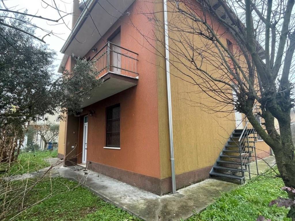 Villa a Mirandola in Via Don Alberto Fedozzi, 8 - Foto 3