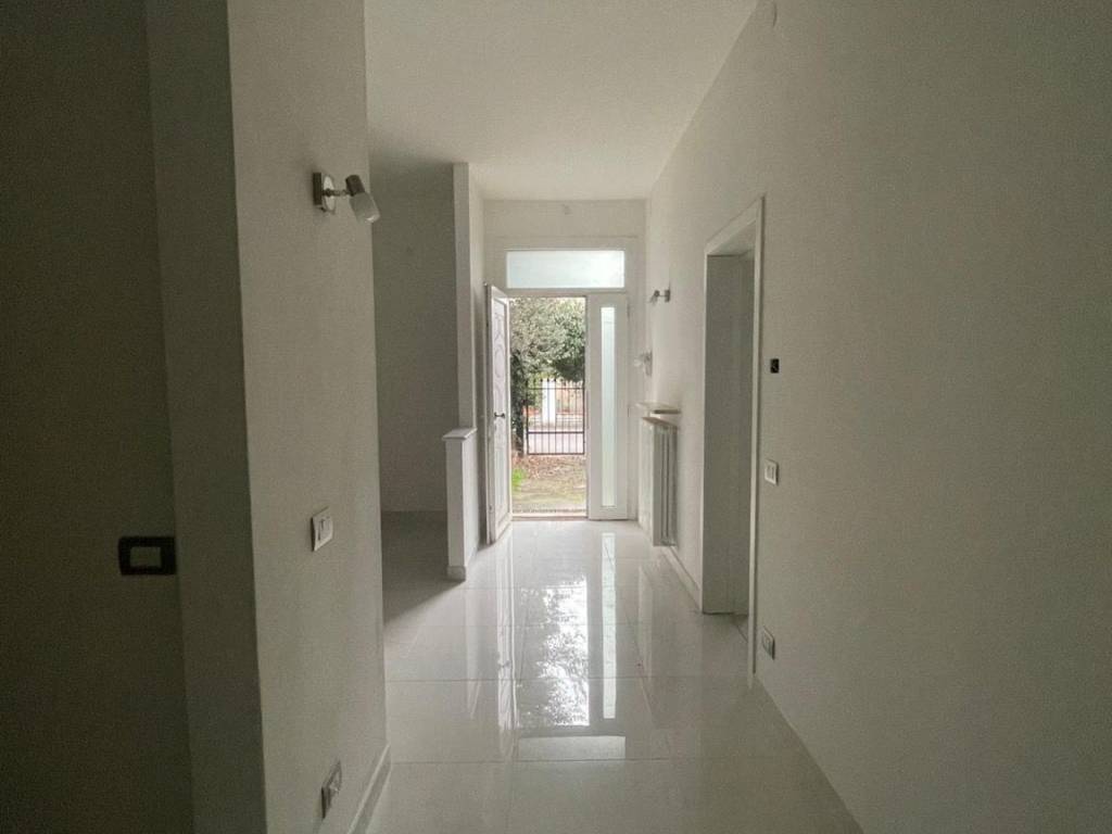 Villa a Mirandola in Via Don Alberto Fedozzi, 8 - Foto 4