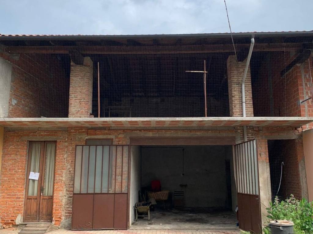 Casa indipendente a Galliate in Viale Teresa Orelli - Foto 2