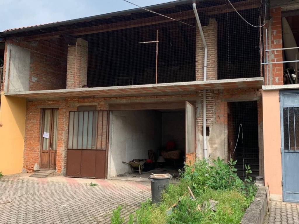 Casa indipendente a Galliate in Viale Teresa Orelli - Foto 3