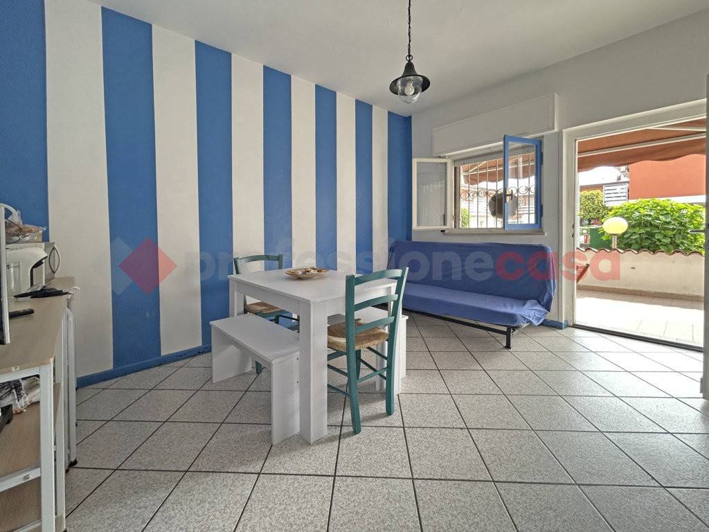 Appartamento a Castelletto sopra ticino in Viale Lago Maggiore - Foto 4
