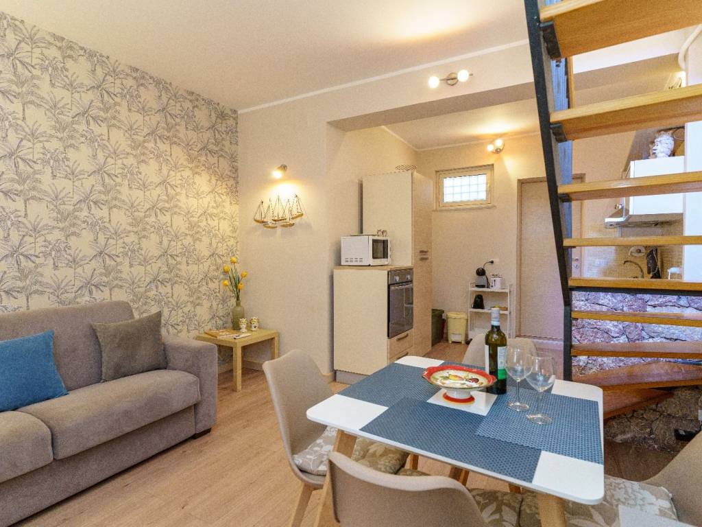 Casa indipendente a Giardini-naxos in Via Vittorio Emanuele - Foto 2