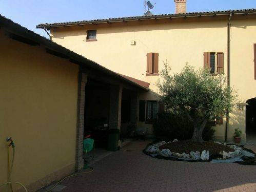 Villa a Castelvetro di modena in Via Sinistra Guerro, 49 - Foto 2