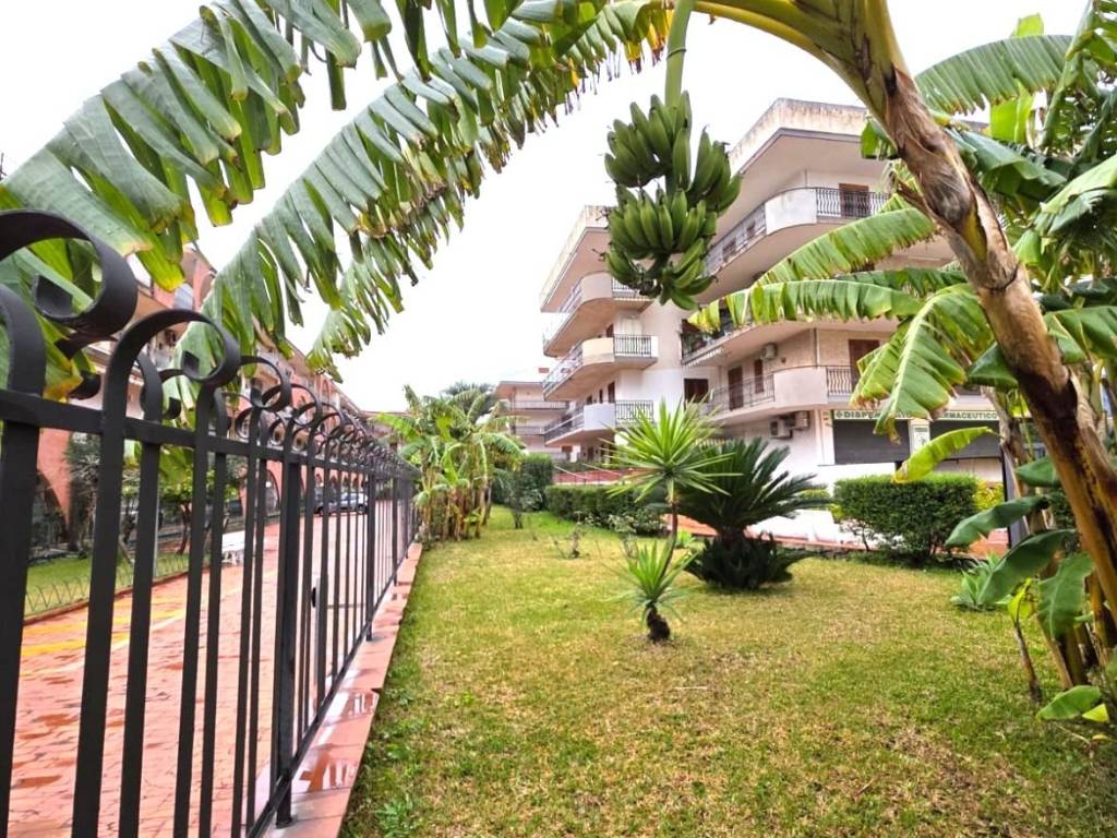 Appartamento a Giardini-naxos in Viale Jannuzzo - Foto 2