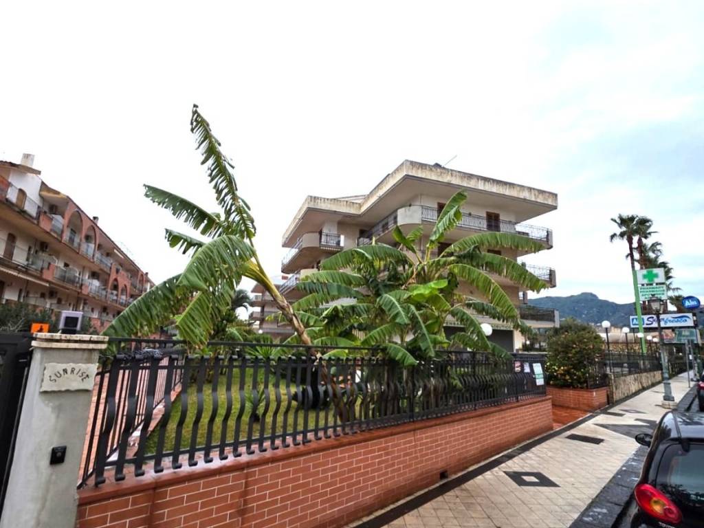 Appartamento a Giardini-naxos in Viale Jannuzzo - Foto 3